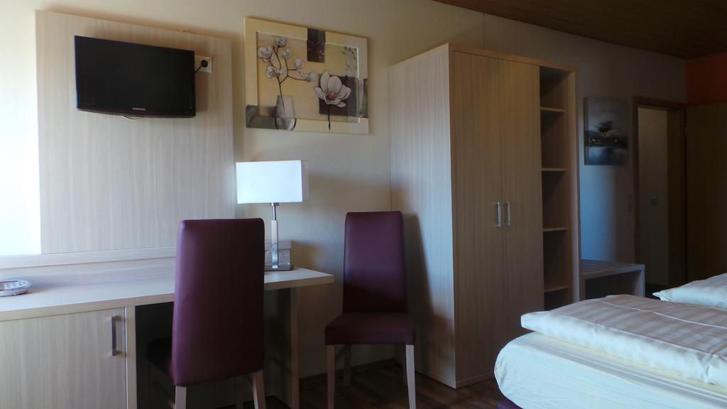 Rhönblick Landhotel - Restaurant - Countrypub Petersberg  Zimmer foto